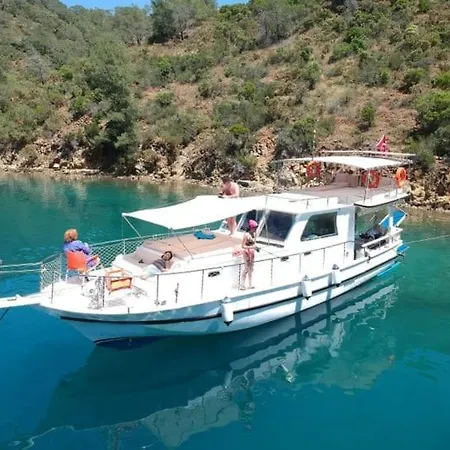 Botel Yaz Guelue